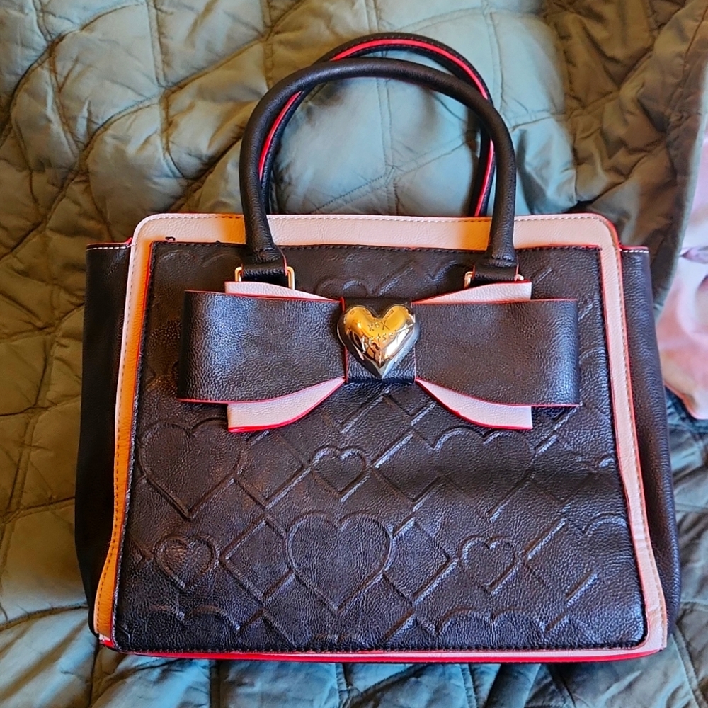Mint condition, rare Betsey blk/grey/red shoulder OR crook of arm, PERFECT BAG!